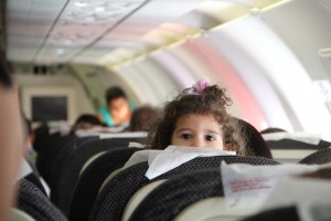Kind im Flugzeug