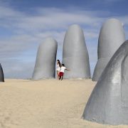 Punta-del-Este-Hand-im-Sand-Tipps