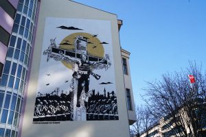 Collateral_Crucifixion_Berlin_Julian_Assange_Mural_Grundrechte_Street_Art