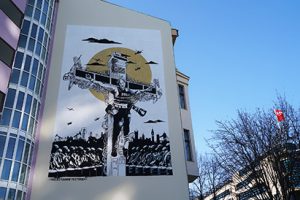 Collateral_Crucifixion_Berlin_Julian_Assange_Mural_Grundrechte_Street_Art_Graffiti